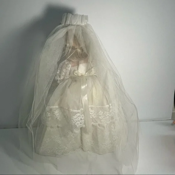 Effanbee Bride Doll 14" Veil Garter Bouquet NWT Old 14" - Picture 3 of 9